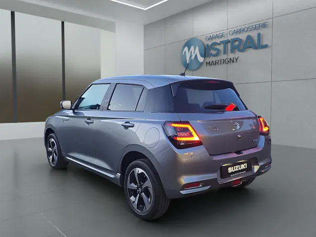 Suzuki Swift 1.2 Sakura Top Hybrid 4x4