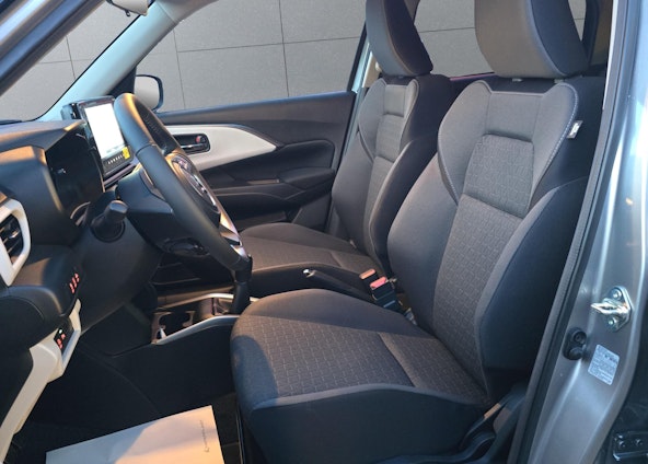 Vehicle image 18 Vehicle image 18