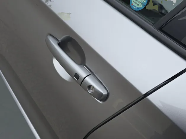 Suzuki Swift 1.2 Sakura Top Hybrid 4x4