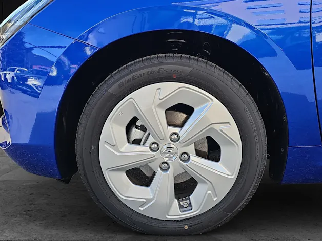 Suzuki Swift 1.2 Sakura Hybrid