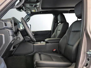 https://vehicle.imgix.net/4164847/47e31f0d-6139-4636-8c7d-f2af35372d36.jpg
