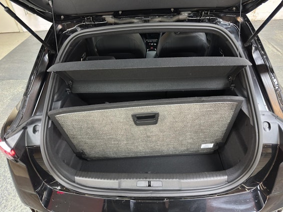 Vehicle image 16 Vehicle image 16