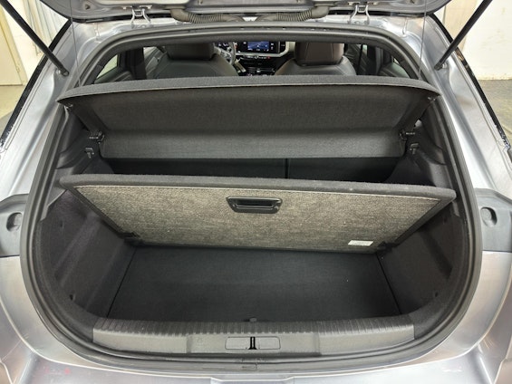 Vehicle image 16 Vehicle image 16