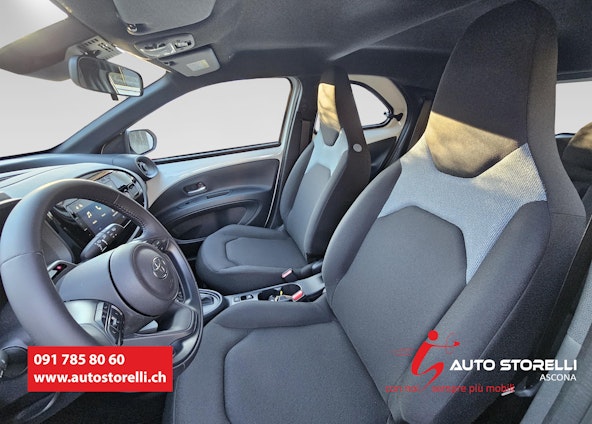 Vehicle image 4 Vehicle image 4