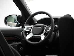 Vehicle image LAND ROVER Discovery 3.0 D I6 350 Dynamic HSE