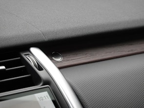 Vehicle image LAND ROVER Discovery 3.0 D I6 350 Dynamic HSE