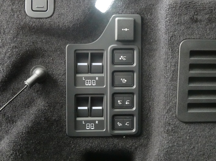 Vehicle image LAND ROVER DISCOVERY