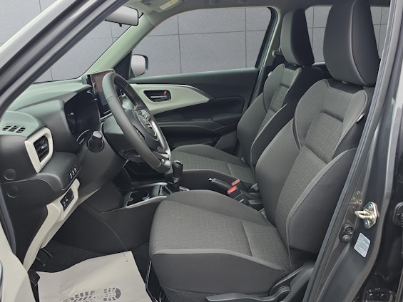 Vehicle image 18 Vehicle image 18