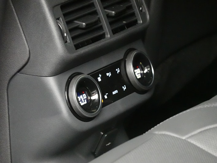 Vehicle image LAND ROVER RANGE ROVER VELAR