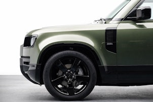 Vehicle image LAND ROVER Defender 110 3.0 D I6 350 X-Dynamic HSE