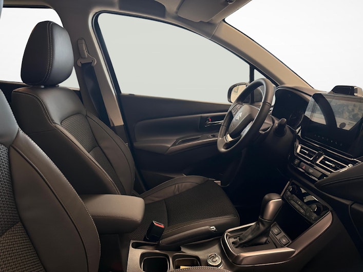 Vehicle image SUZUKI S-CROSS