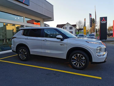MITSUBISHI OUTLANDER 3