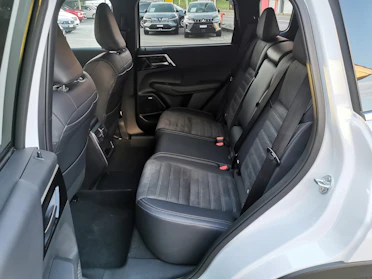 MITSUBISHI OUTLANDER 8