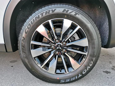 MITSUBISHI OUTLANDER 6