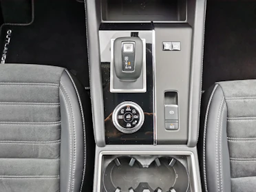 MITSUBISHI OUTLANDER 10