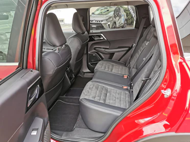 MITSUBISHI OUTLANDER 7