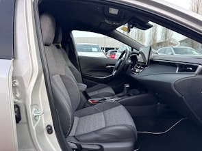 Fahrzeugbild TOYOTA Corolla Touring Sports 2.0 HSD Swiss Edition