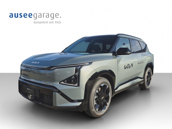 First vehicle image First vehicle image