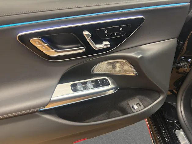 Mercedes-Benz E 450 d 4M - AMG / 360 Grad Kamera / Panorama-Dach / AHK / Digital Light
