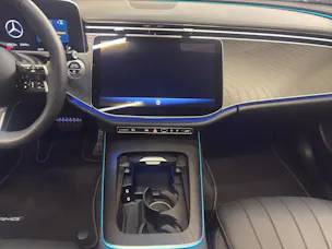 Mercedes-Benz E 450 d 4M - AMG / 360 Grad Kamera / Panorama-Dach / AHK / Digital Light