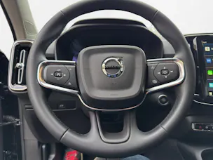 Volvo XC40 B4 Benzin Mild Hybrid Plus Dark DCT