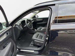 Volvo XC40 B4 Benzin Mild Hybrid Plus Dark DCT