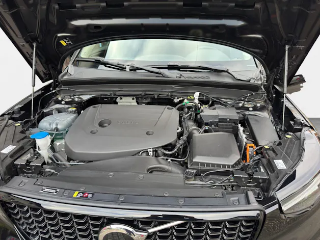 Volvo XC40 B4 Benzin Mild Hybrid Plus Dark DCT