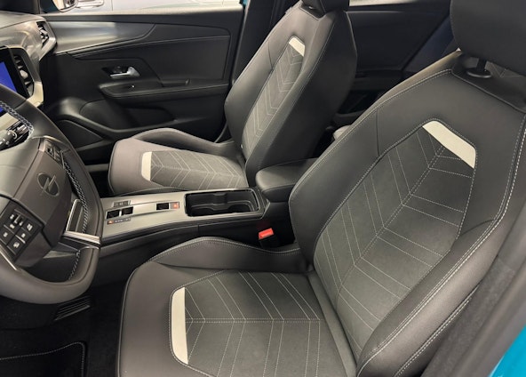 Vehicle image 6 Vehicle image 6