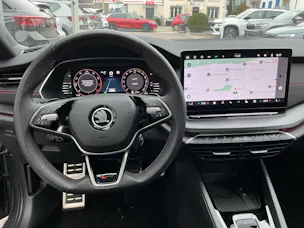 Škoda Octavia Combi 2.0 TSI 265 PS RS *** FACELIFT MODEL MIT ANHÄNGERKUPPLUNG ***