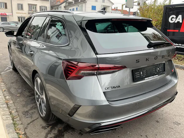 Škoda Octavia Combi 2.0 TSI 265 PS RS *** FACELIFT MODEL MIT ANHÄNGERKUPPLUNG ***