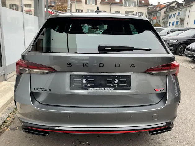 Škoda Octavia Combi 2.0 TSI 265 PS RS *** FACELIFT MODEL MIT ANHÄNGERKUPPLUNG ***