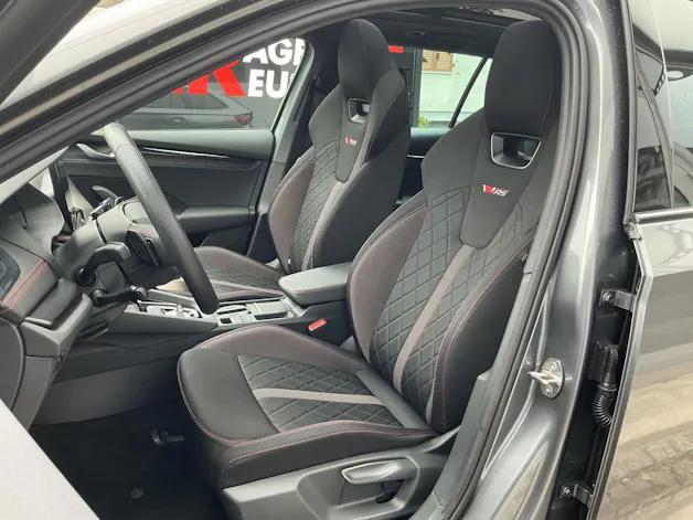 Škoda Octavia Combi 2.0 TSI 265 PS RS *** FACELIFT MODEL MIT ANHÄNGERKUPPLUNG ***