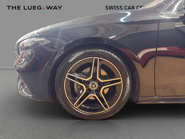 Mercedes-Benz A 180 - AMG / Rückfahrkamera / Volldigitales Display / Sitzkomfort-Paket