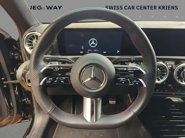 Mercedes-Benz A 180 - AMG / Rückfahrkamera / Volldigitales Display / Sitzkomfort-Paket