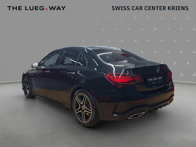 Mercedes-Benz A 180 - AMG / Rückfahrkamera / Volldigitales Display / Sitzkomfort-Paket