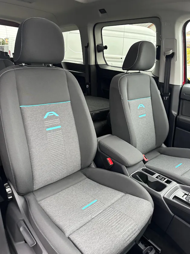 Ford TOURNEO CONNECT Grand 1.5 EcoB Active/PHEV/Aut.