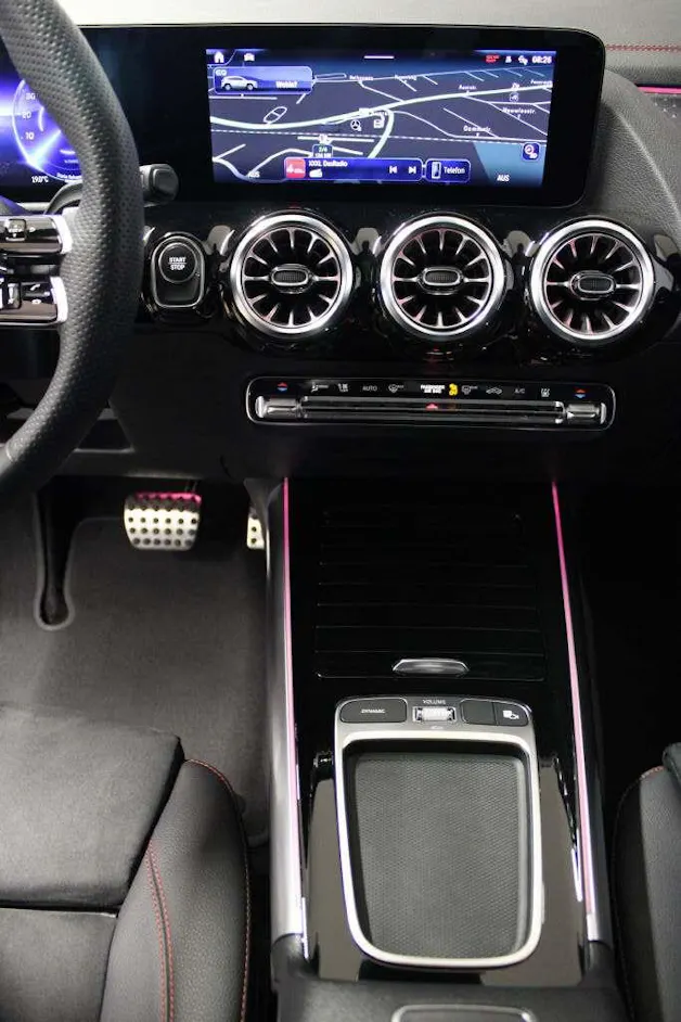 MERCEDES-BENZ EQA 350 4Matic AMG Line Swiss Star