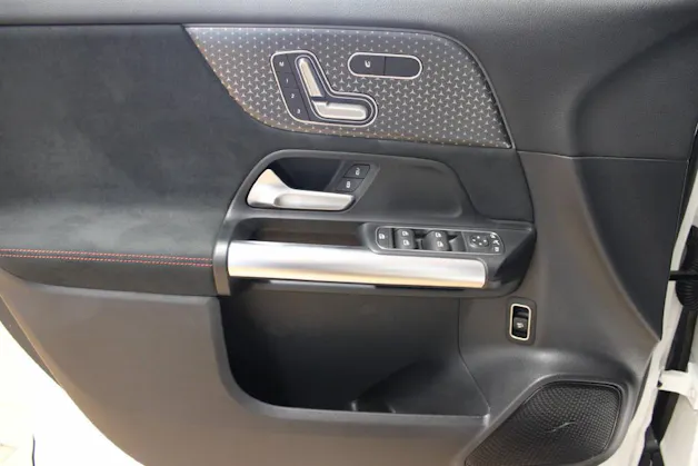 MERCEDES-BENZ EQA 350 4Matic AMG Line Swiss Star
