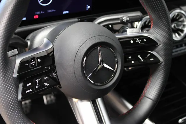 MERCEDES-BENZ EQA 350 4Matic AMG Line Swiss Star