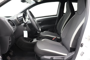 Vehicle image TOYOTA Aygo 1.0 VVT-i JBL Black & White Edition