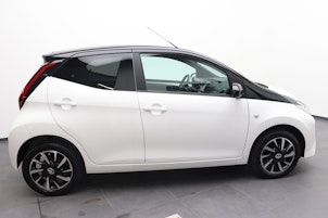 Vehicle image TOYOTA Aygo 1.0 VVT-i JBL Black & White Edition