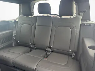Land Rover Defender 130 3.0 D I6 X-Dynamic SE