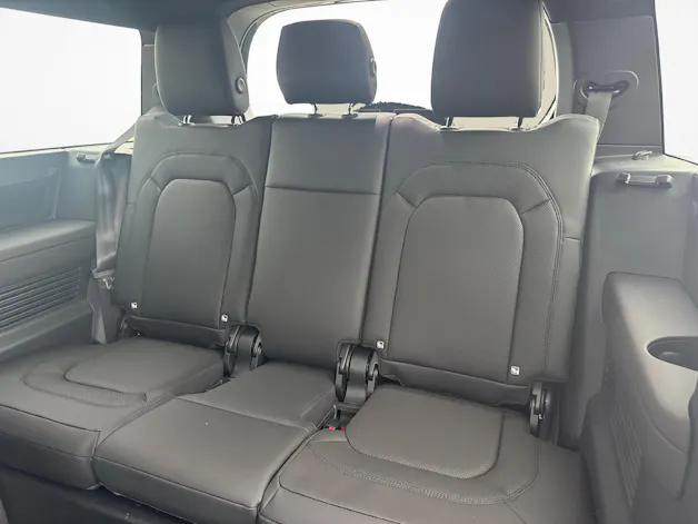 Land Rover Defender 130 3.0 D I6 X-Dynamic SE
