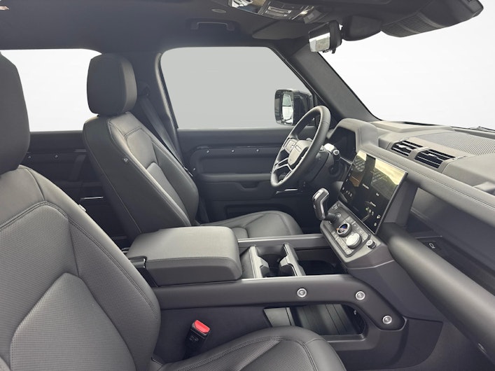 Vehicle image LAND ROVER DEFENDER