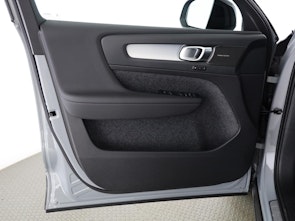 immagine del veicolo VOLVO XC40 2.0 B3 MH Plus Dark