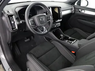 Volvo XC40 2.0 B3 MH Plus Dark