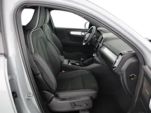Volvo XC40 2.0 B3 MH Plus Dark