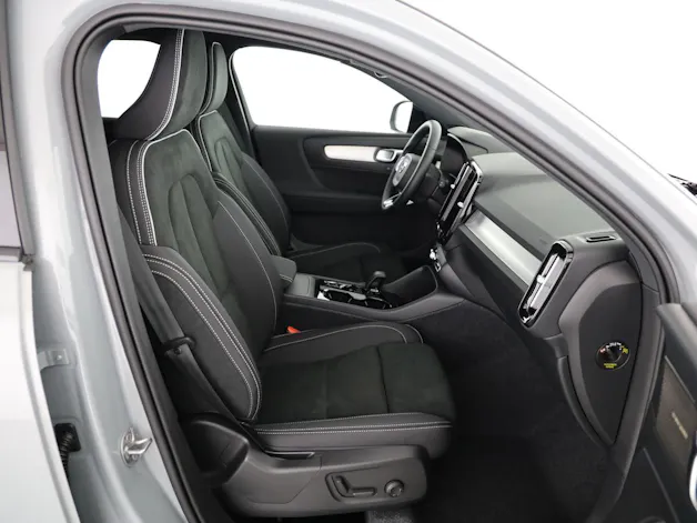 Volvo XC40 2.0 B3 MH Plus Dark