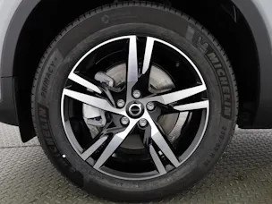 Volvo XC40 2.0 B3 MH Plus Dark