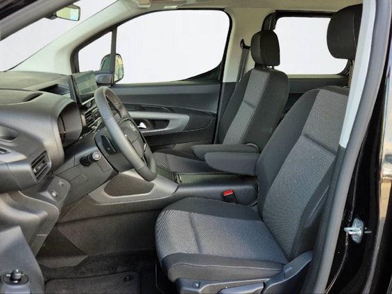 Vehicle image 6 Vehicle image 6